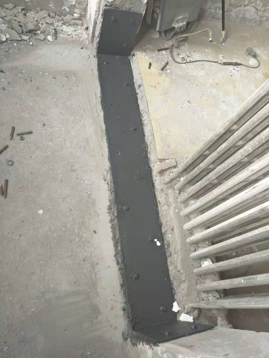 陽(yáng)臺(tái)粘鋼加固